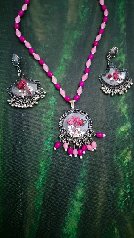 Artistic Jewellery IX alternate view